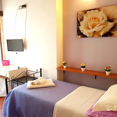 Elsa D'ortigia - I Tre Archi Gasthof 4*