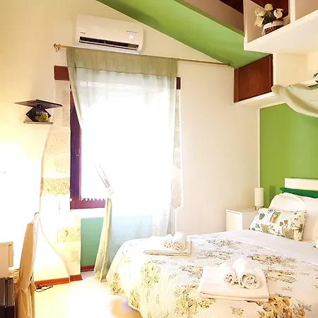 Elsa D'ortigia - I Tre Archi Gasthof 4*