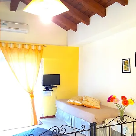 Elsa D'ortigia - I Tre Archi Penzion 4*